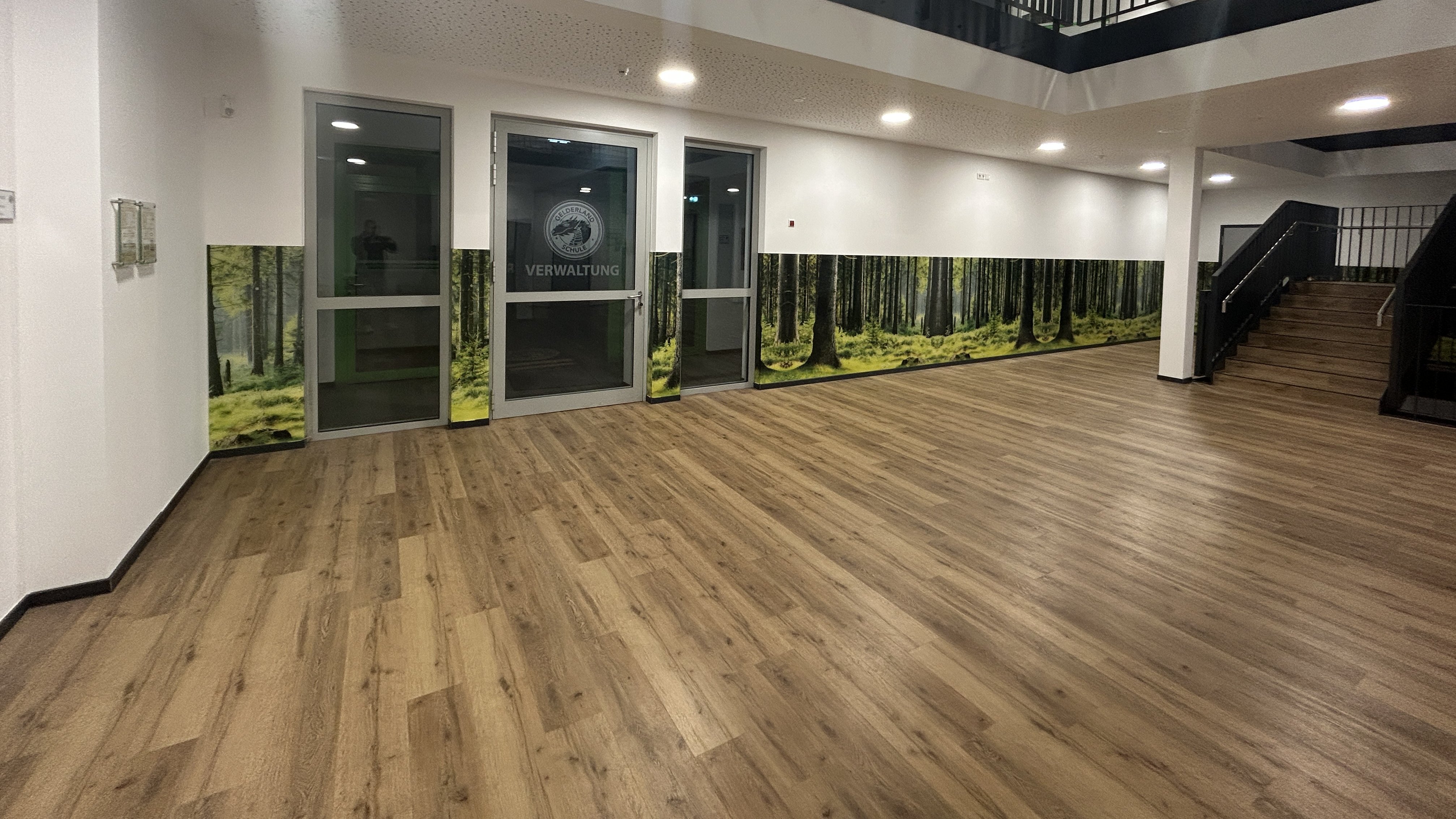 Sanierung Altbau Gelderland-Schule Geldern – objectflor EXPONA COMMERCIAL