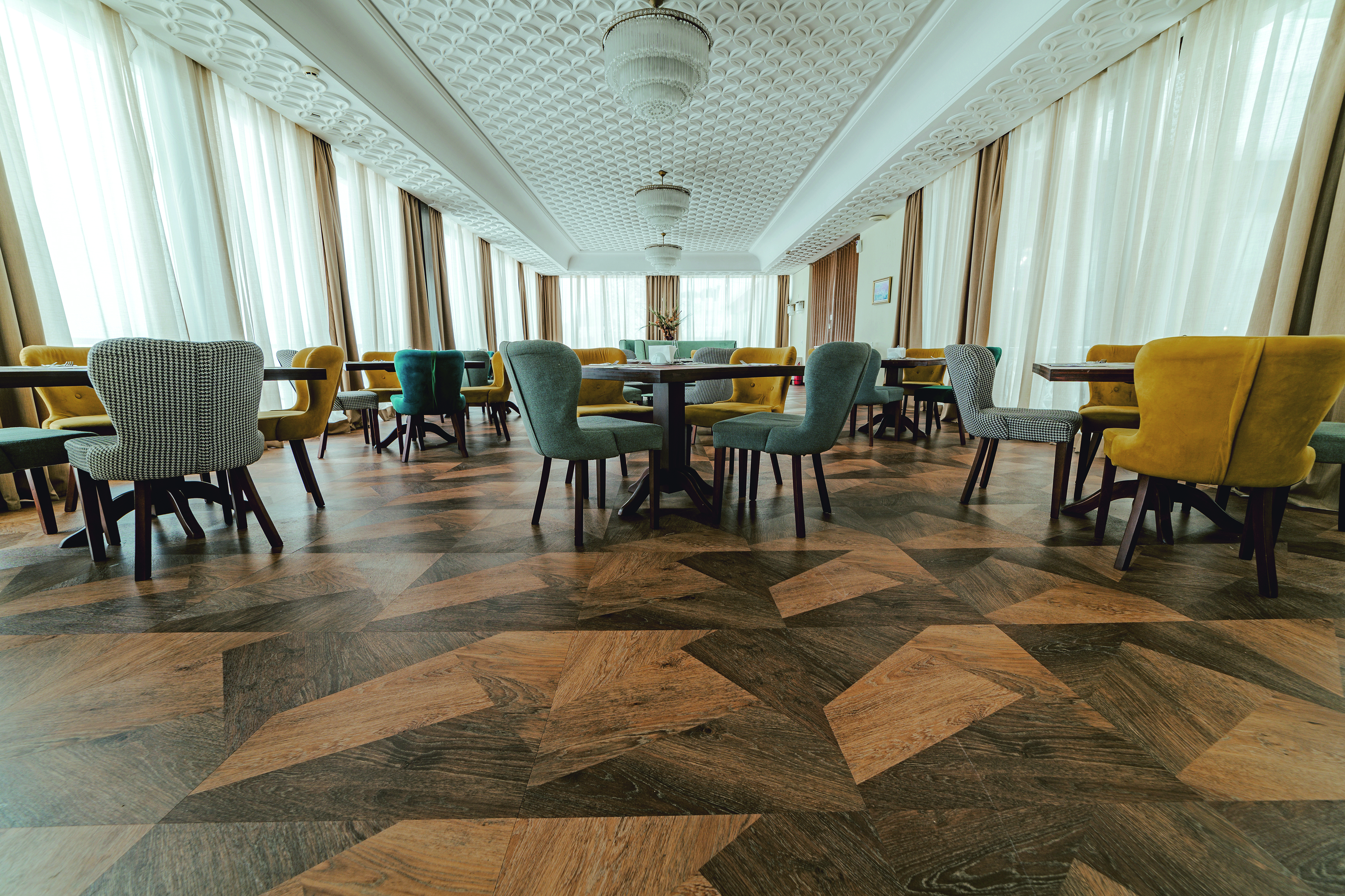 Design de sol dynamique à l'hôtel The Palace Balneo & Spa